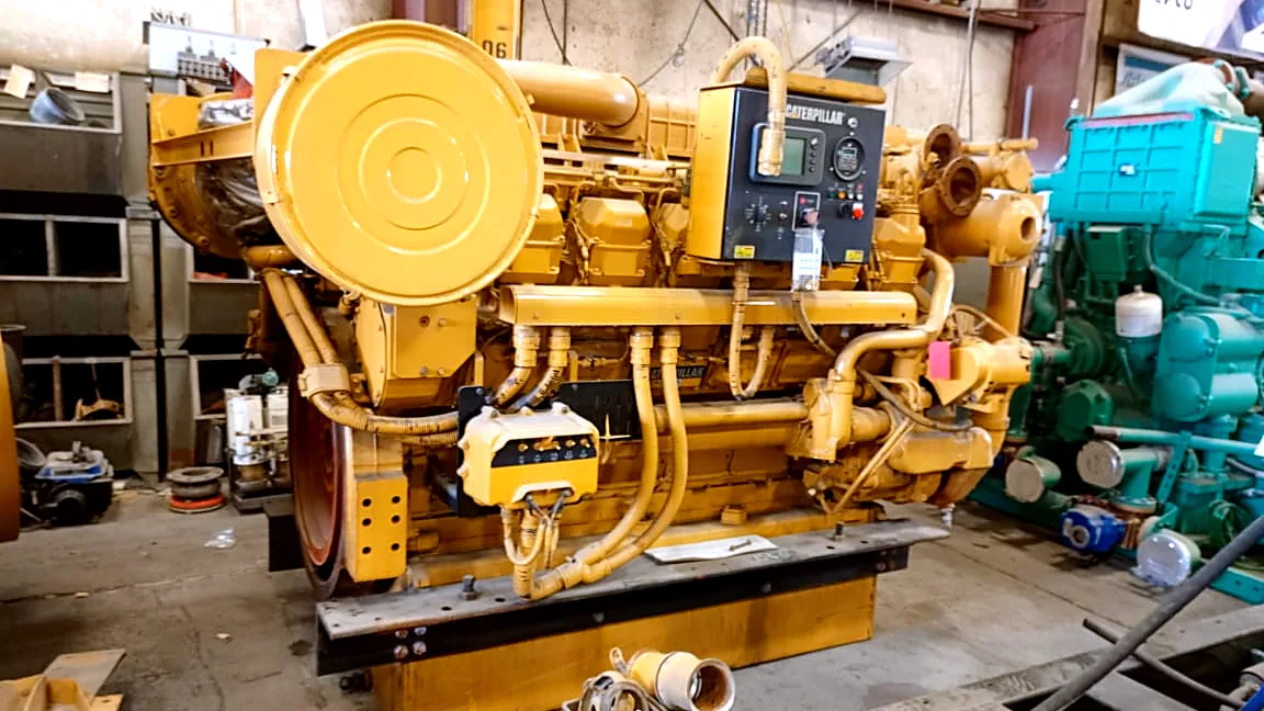 Moteur industriel Caterpillar en atelier, entretenu par R3MI